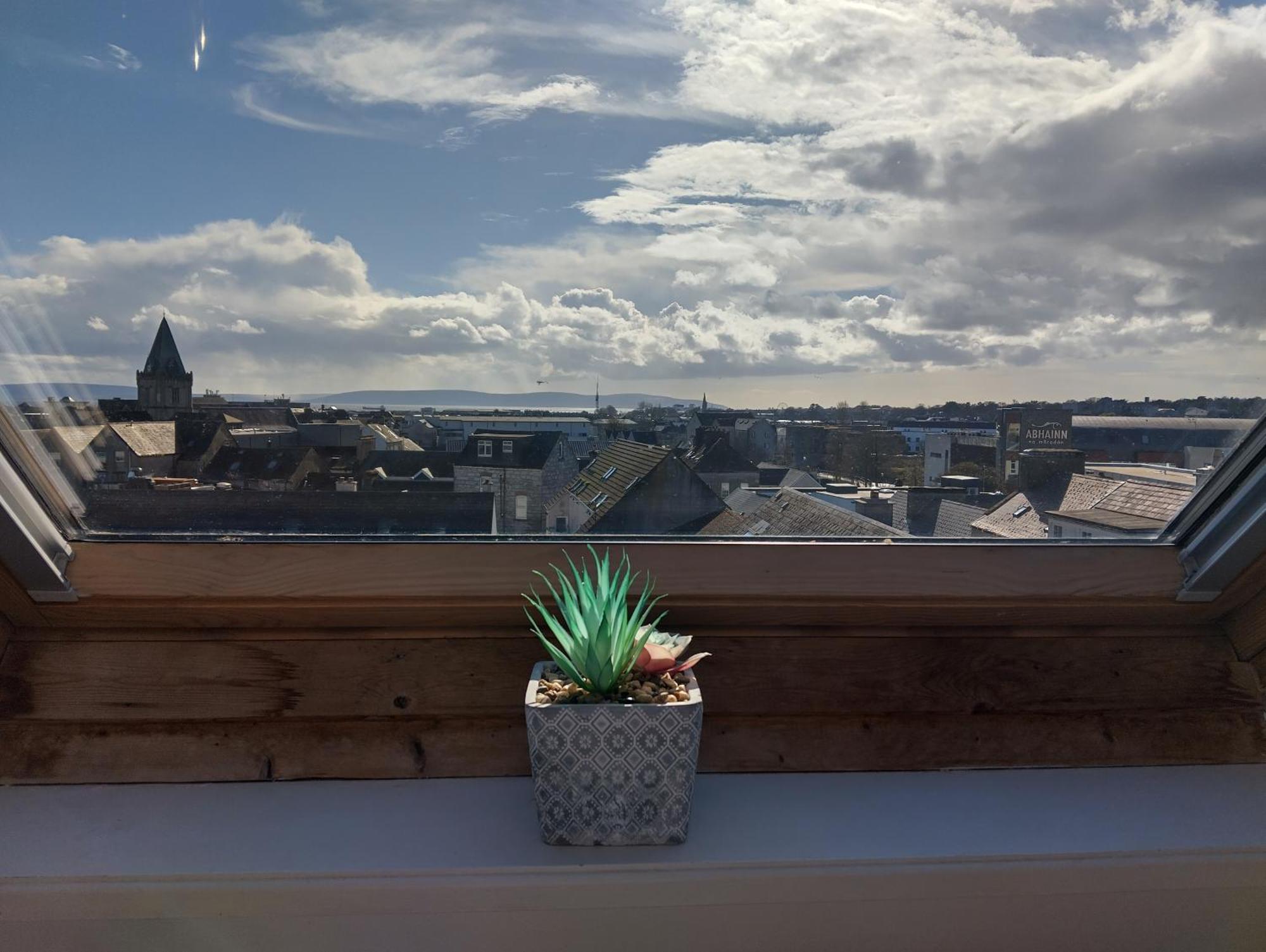 Heart Of City Centre Stunning View Galway Eksteriør billede