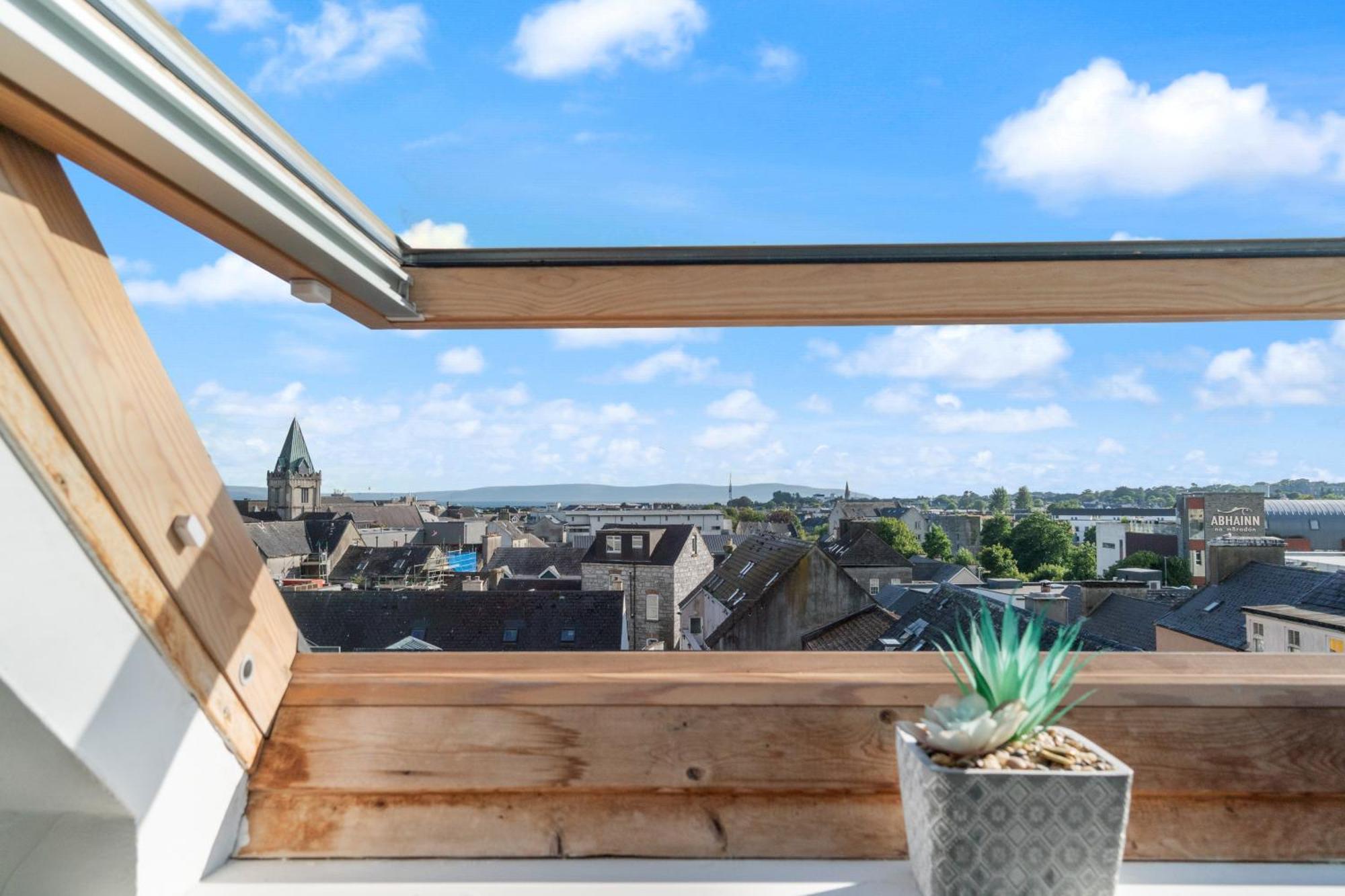 Heart Of City Centre Stunning View Galway Eksteriør billede